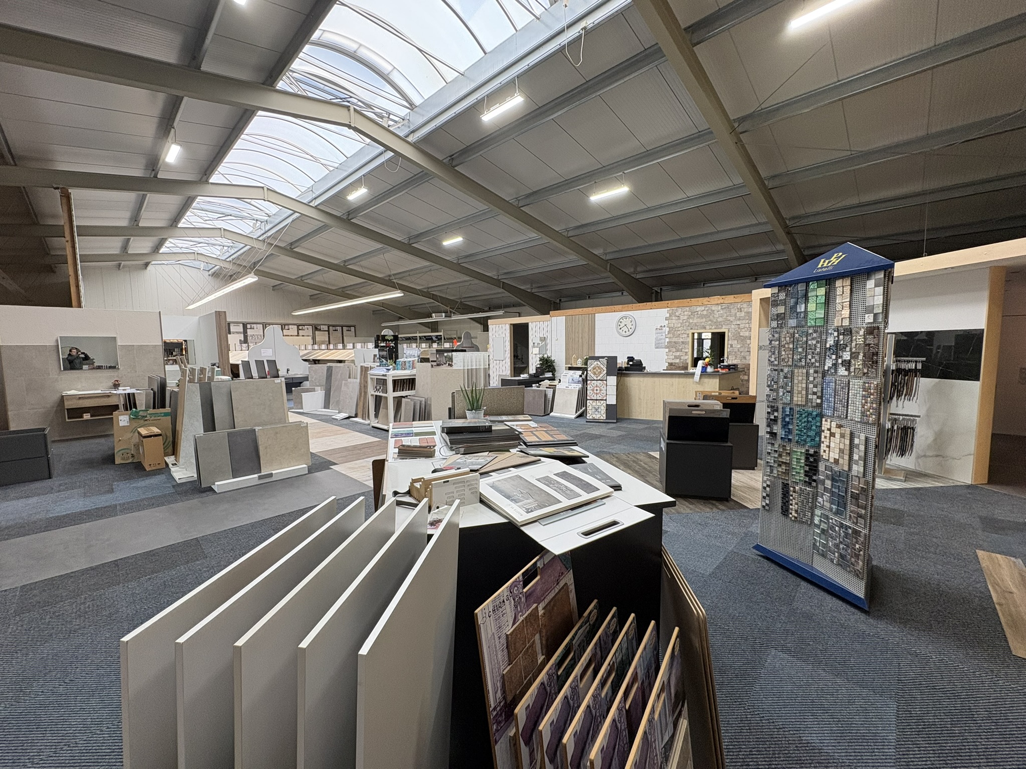 Symbolische Darstellung einer Fliesenausstellung